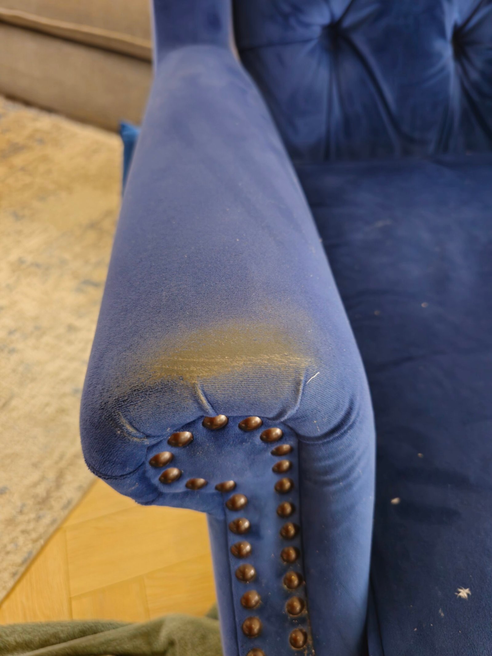 deep upholstery cleaning